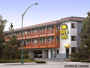 Days Inn By Wyndham Anaheim West Exterior foto